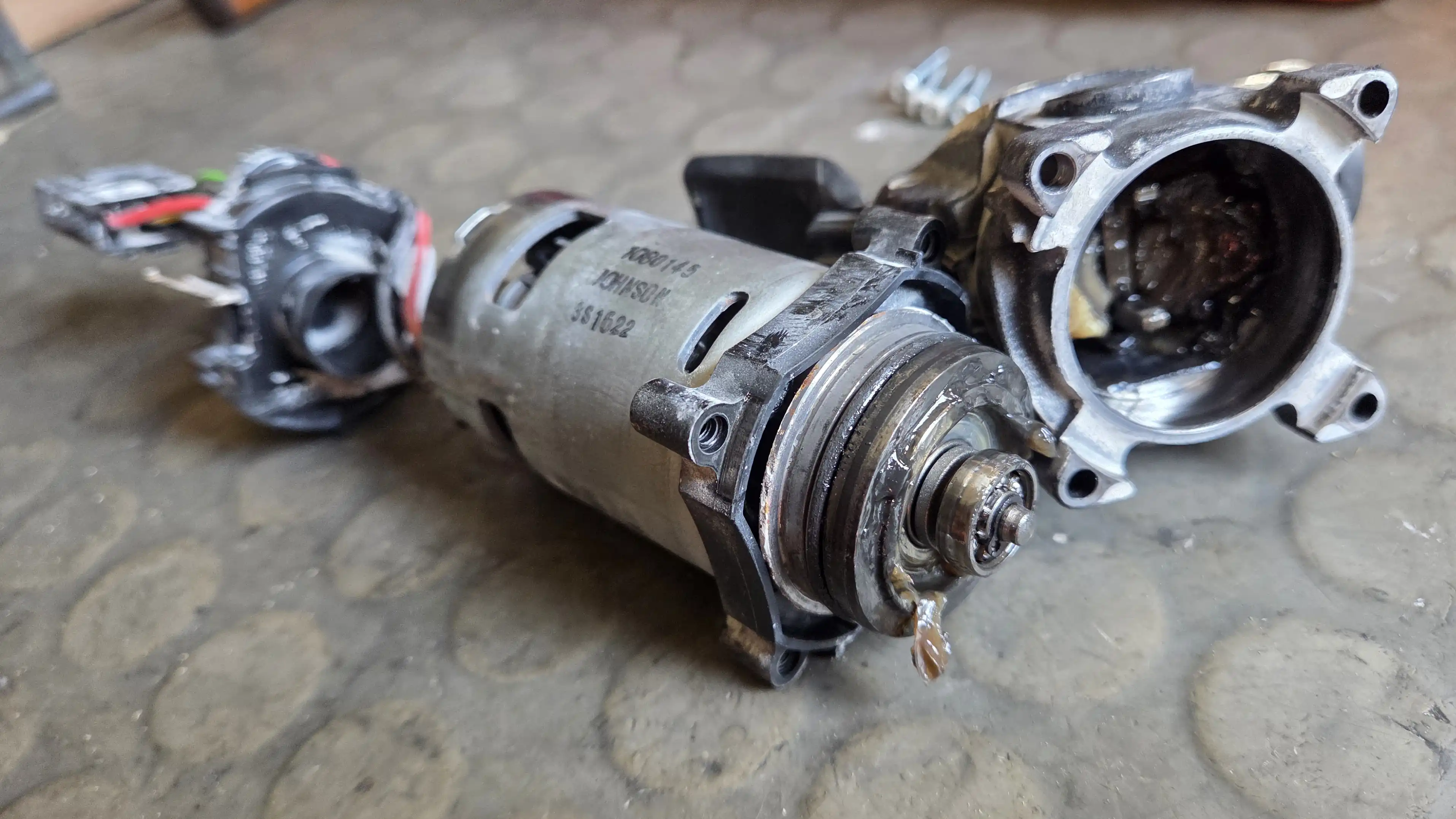 Reparatur eines akkubetriebenen Elektrowerkzeugs
